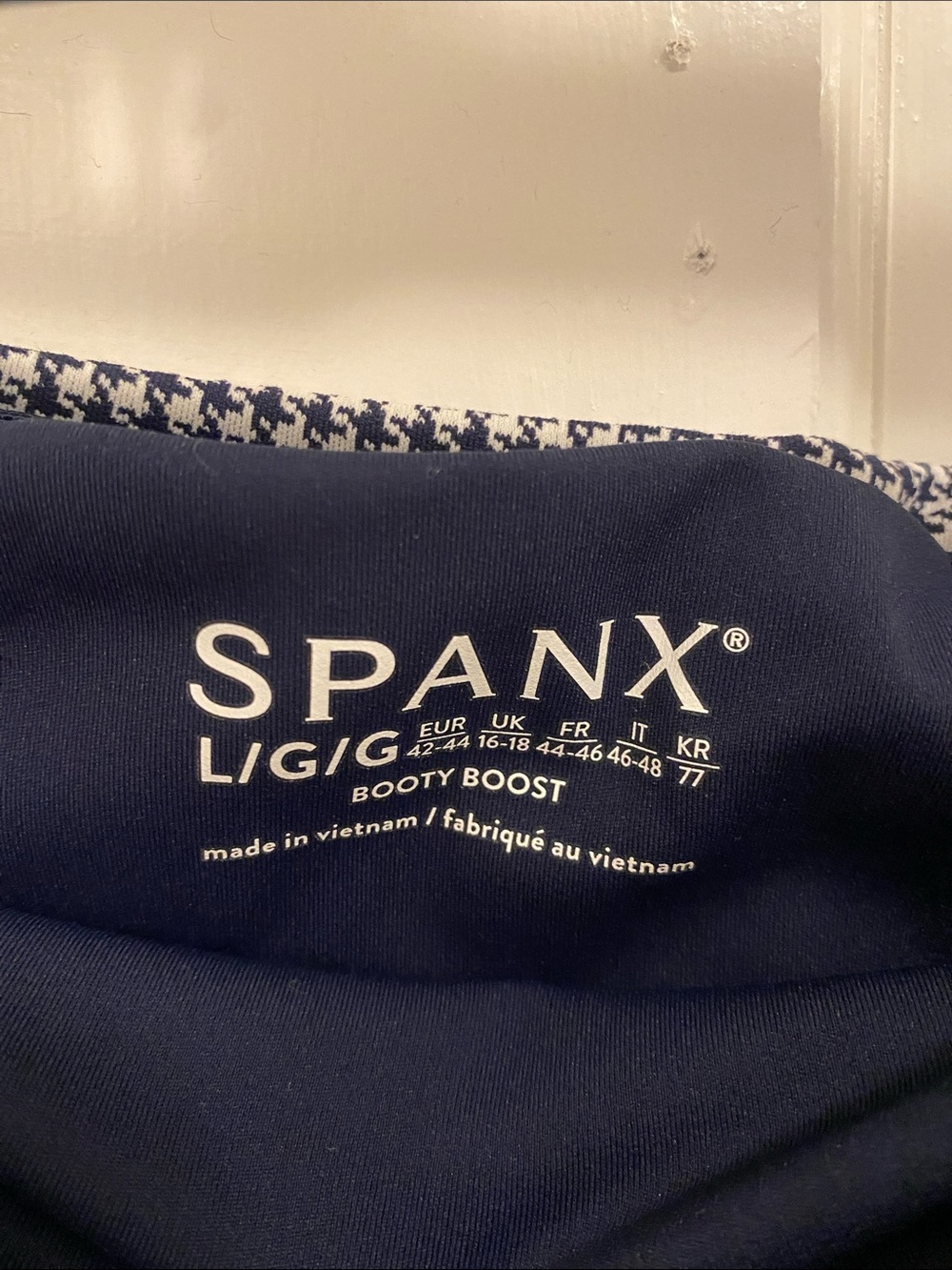 SPANX Navy & White Houndstooth Booty Boost High-Rise Leggings - Picture 2 of 4